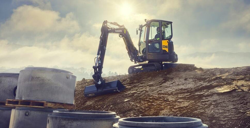 COMPACT BUT POWERFUL NEW VOLVO EC37 AND ECR40 EXCAVATORS